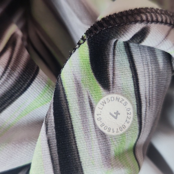 Lululemon Swift Speed High-Rise Tight 28" Sz 4 Warp Multi - Picture 8 of 14